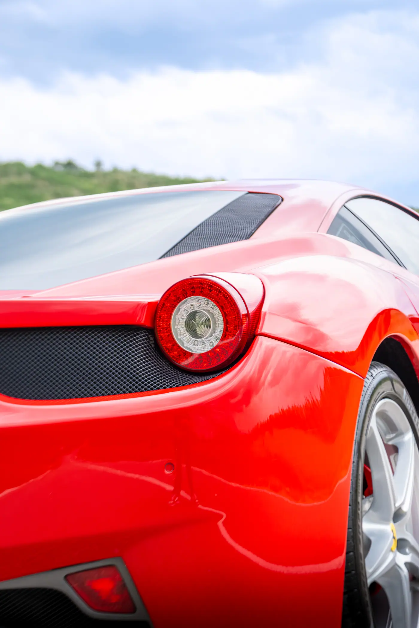 Ferrari arka stop ve gövde detayı