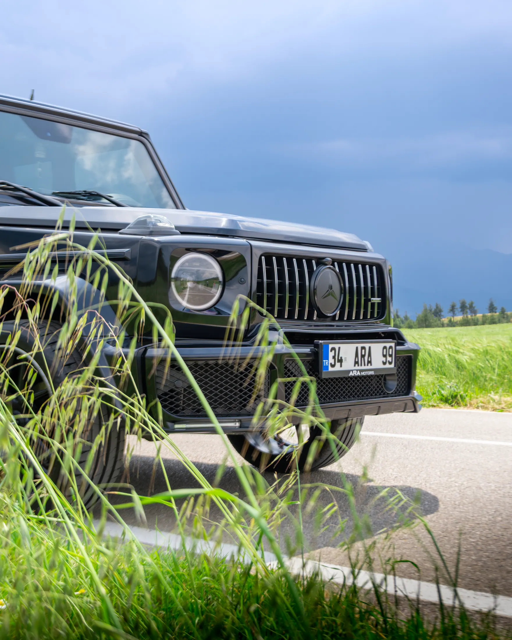 Ara Motors Mercedes G Serisi ön ızgara ve far detay çekimi