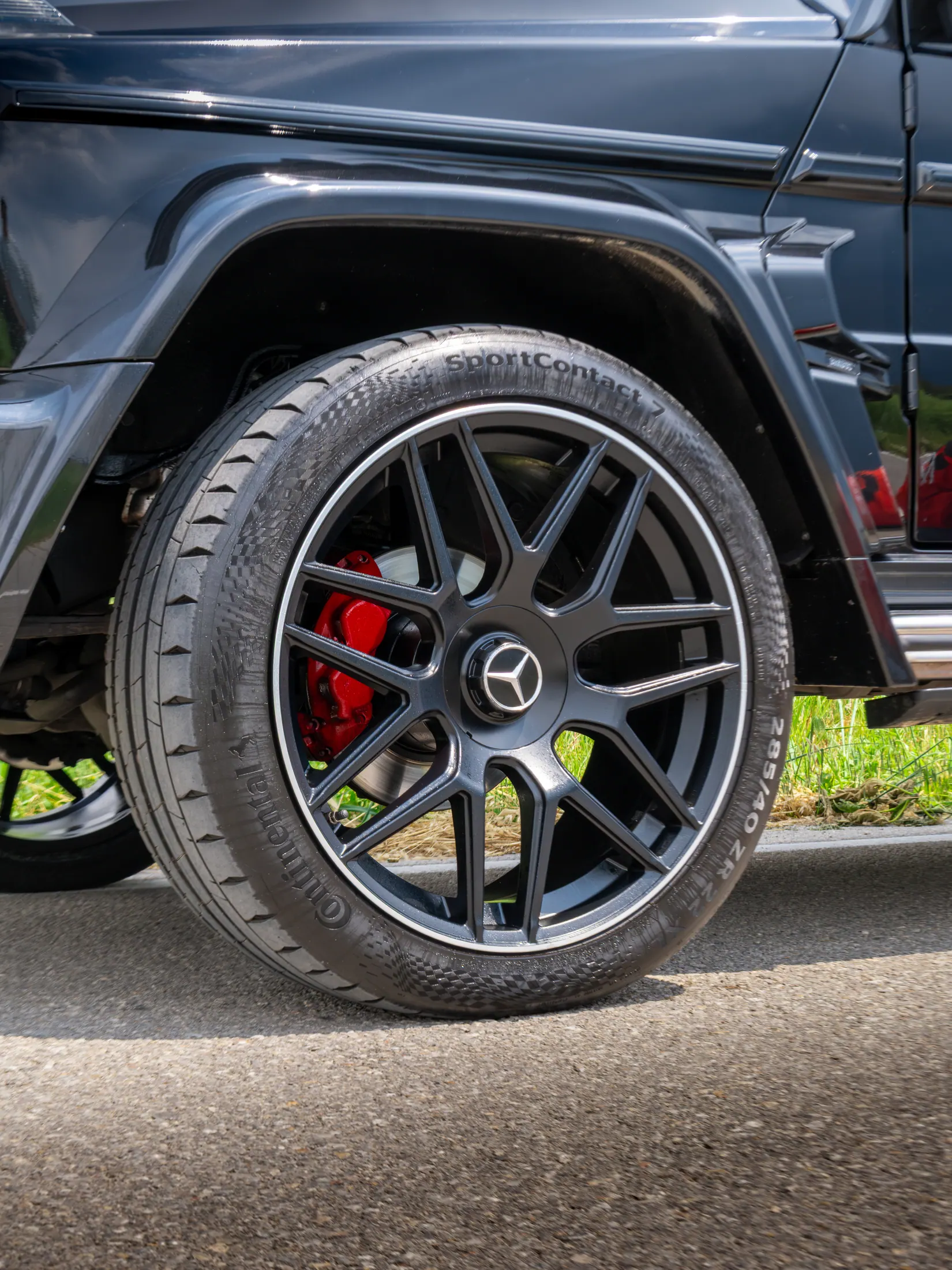 Wheel, tire and brake detail of a Mercedes G-Class for Ara Motors
